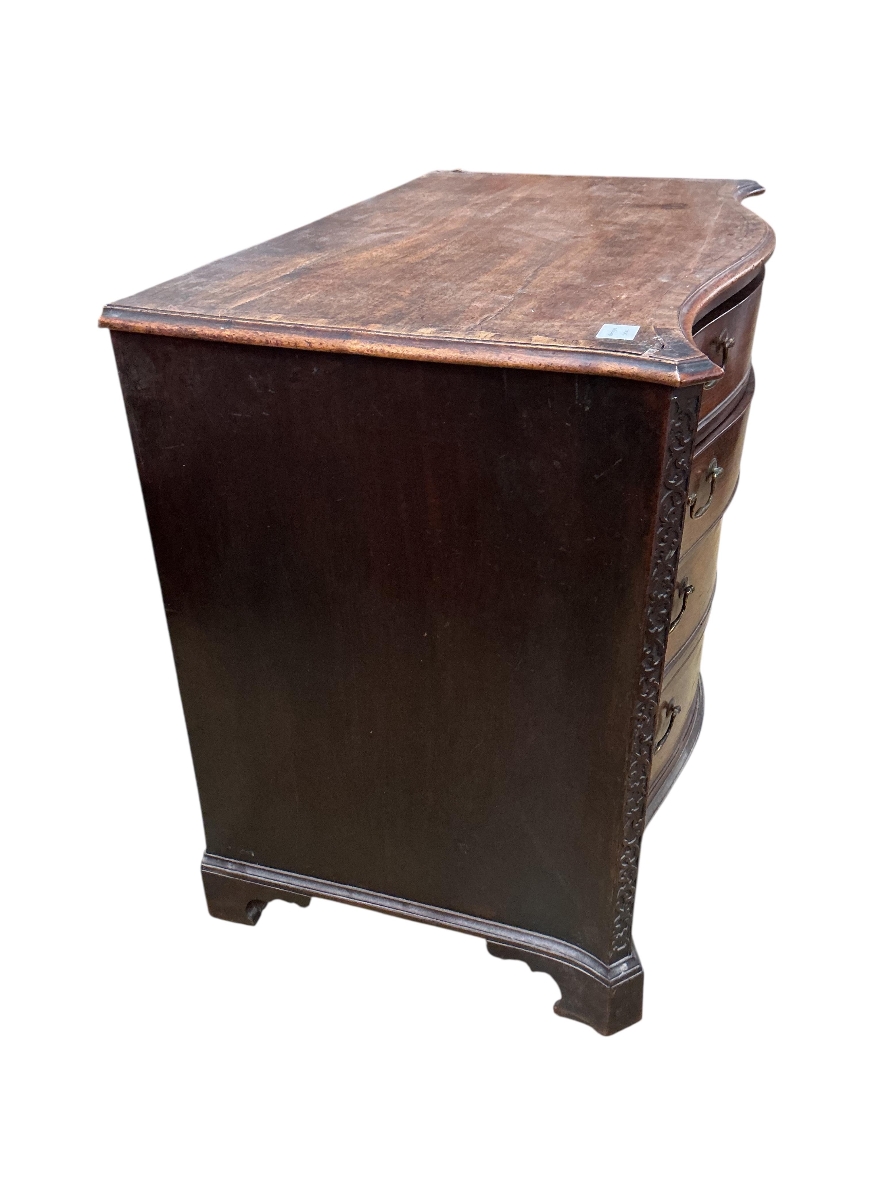 A George III mahogany serpentine chest of four drawers, width 105cm, depth 59cm, height 82cm